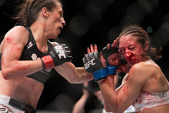 Sunku patikėti: moterų kova ringe jau vadinama kruviniausia