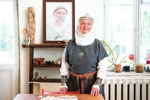 Šventąją Romuvos ugnį nuo šiol jau saugo moteris krivė