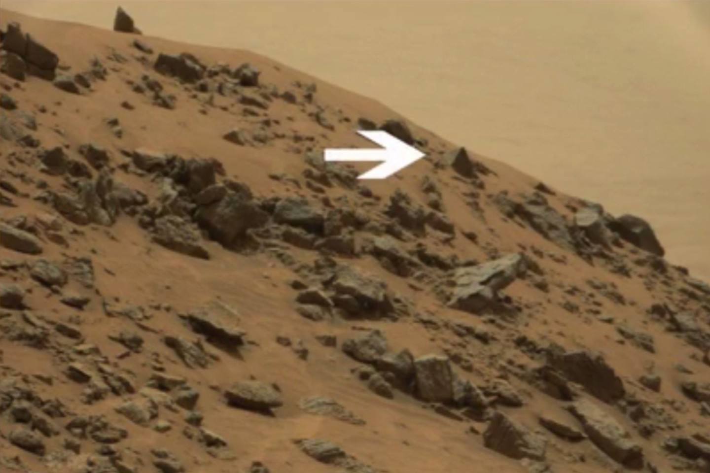 Ateivių ieškotojai mano, kad šį objektą Marse paliko protinga gyvybė.<br>NASA/“YouTube“ nuotr.
