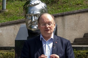 Bičiuliai prie A. M. Brazausko kapo: „Jis buvo kaip uola“