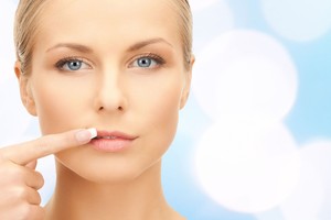 15 natūralių priemonių nuo lūpų ir lytinių organų pūslelinės