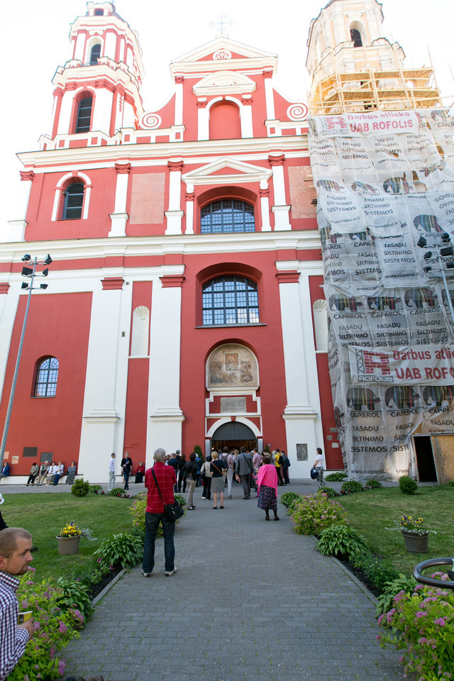 Vilniaus Šv.Apaštalų Pilypo ir Jokūbo bažnyčioje pašventinti kariljono varpai.<br>T.Bauro nuotr.