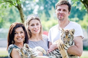 Kristina Kaikarienė su šeima pasidavė tigriukų manijai