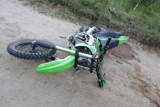 Mirtina motociklininko kaktomuša: šešėlis metamas ant pareigūnų