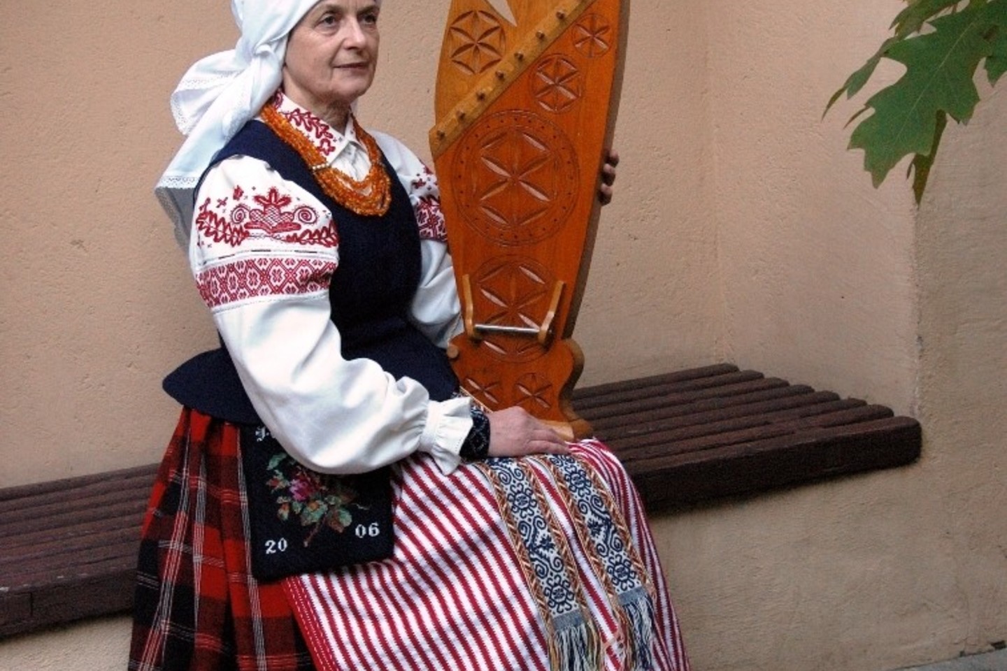 „Geriausio asmeninio tautinio kostiumo“ apdovanojimą gavo A.Česienė iš Kauno.