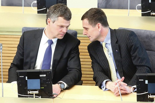 Valdžios numylėtiniui jau galanda keršto kirvį