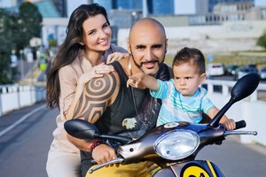 Sezzy atsiprašė suklaidinęs draugus dėl trečiojo vaiko