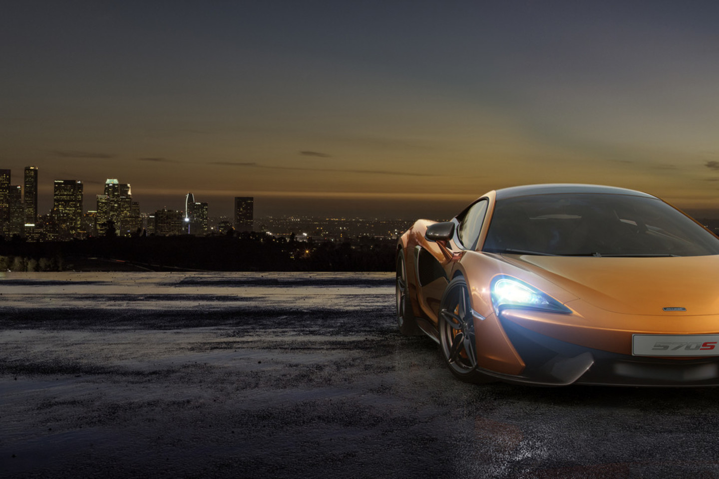 „McLaren 570S“ iš sportinių superautomobilių išsiskiria palyginti nedidele kaina.<br>Gamintojo nuotr.