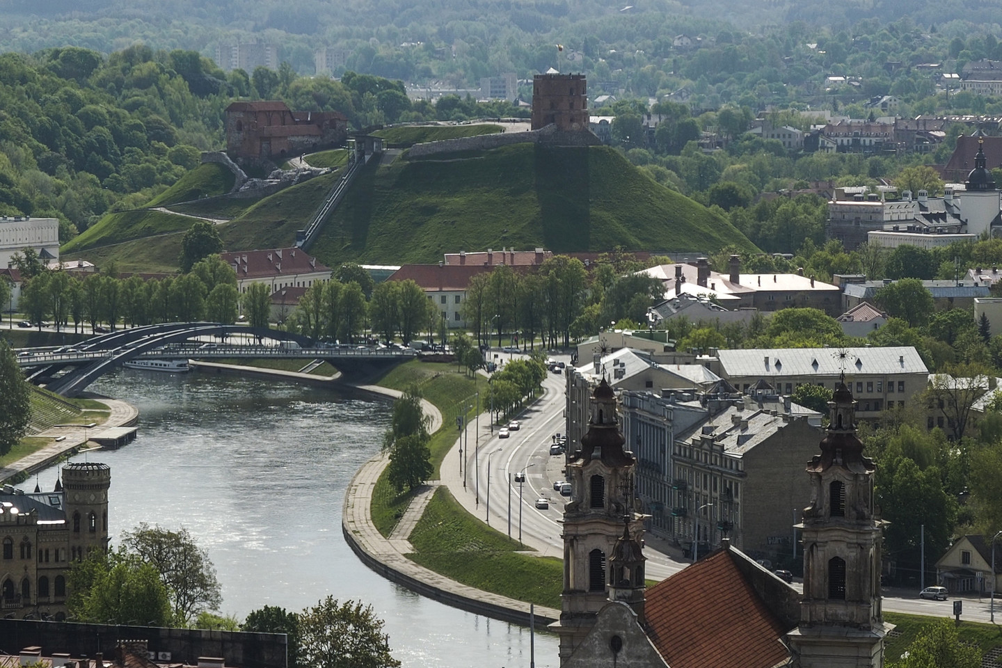 Vilniaus ugniagesiai naktį iš Neries ištraukė vyrą.
