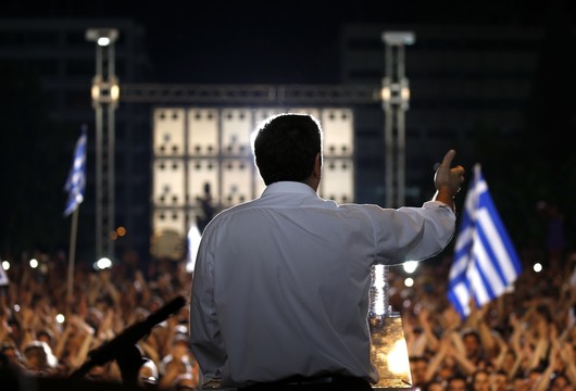A.Tsipras, kvietė artėjančiame referendume balsuoti prieš tarptautinių skolintojų siūlomą griežto taupymo politiką, kad vyriausybei būtų užtikrintos geresnės pozicijos derybose.<br>AP nuotr.