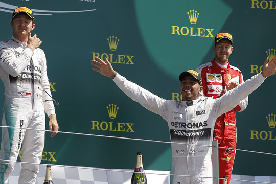 Silverstonas: L. Hamiltonas įveikė prakeiksmą, iškrito 7 pilotai