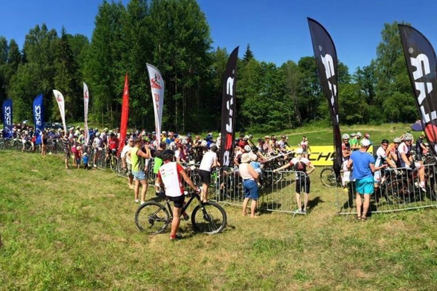 Šiemet „MTB-Šiauliai“ varžybose dalyvauja apie 300 dviratininkų iš Lietuvos, Latvijos, Nyderlandų.<br>Varžybų organizatorių nuotr.