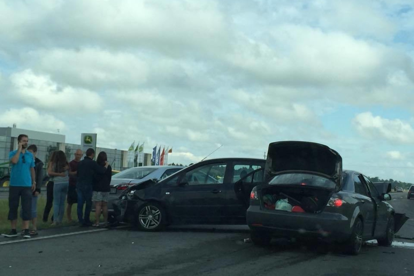 Netoli Kauno susidūrė keturi automobiliai.