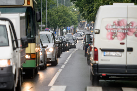 Poilsiautojai paliko pajūrį, autostradoje formavosi spūstys