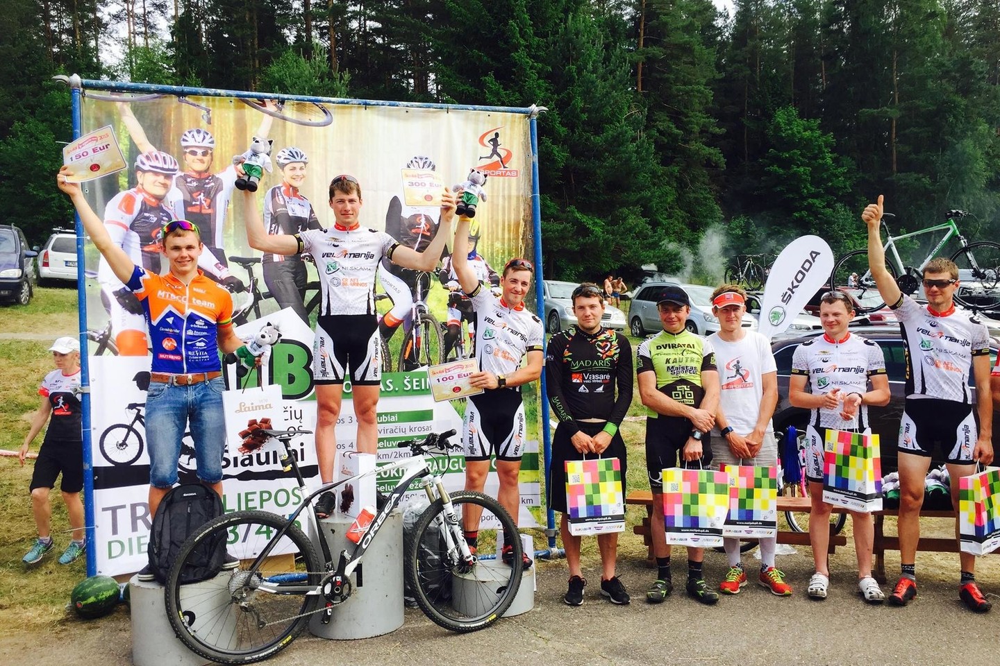 „MTB-Šiauliai 2015“ organizuojamos šeštus metus iš eilės ir yra vienintelės tokios Lietuvoje. Organizatoriai – šiauliečių multisporto klubas „S-Sportas“.<br>Varžybų organizatorių nuotr.