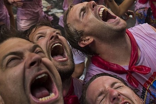 Atgijo Pamplona: tūkstančiai lenktyniauja su buliais