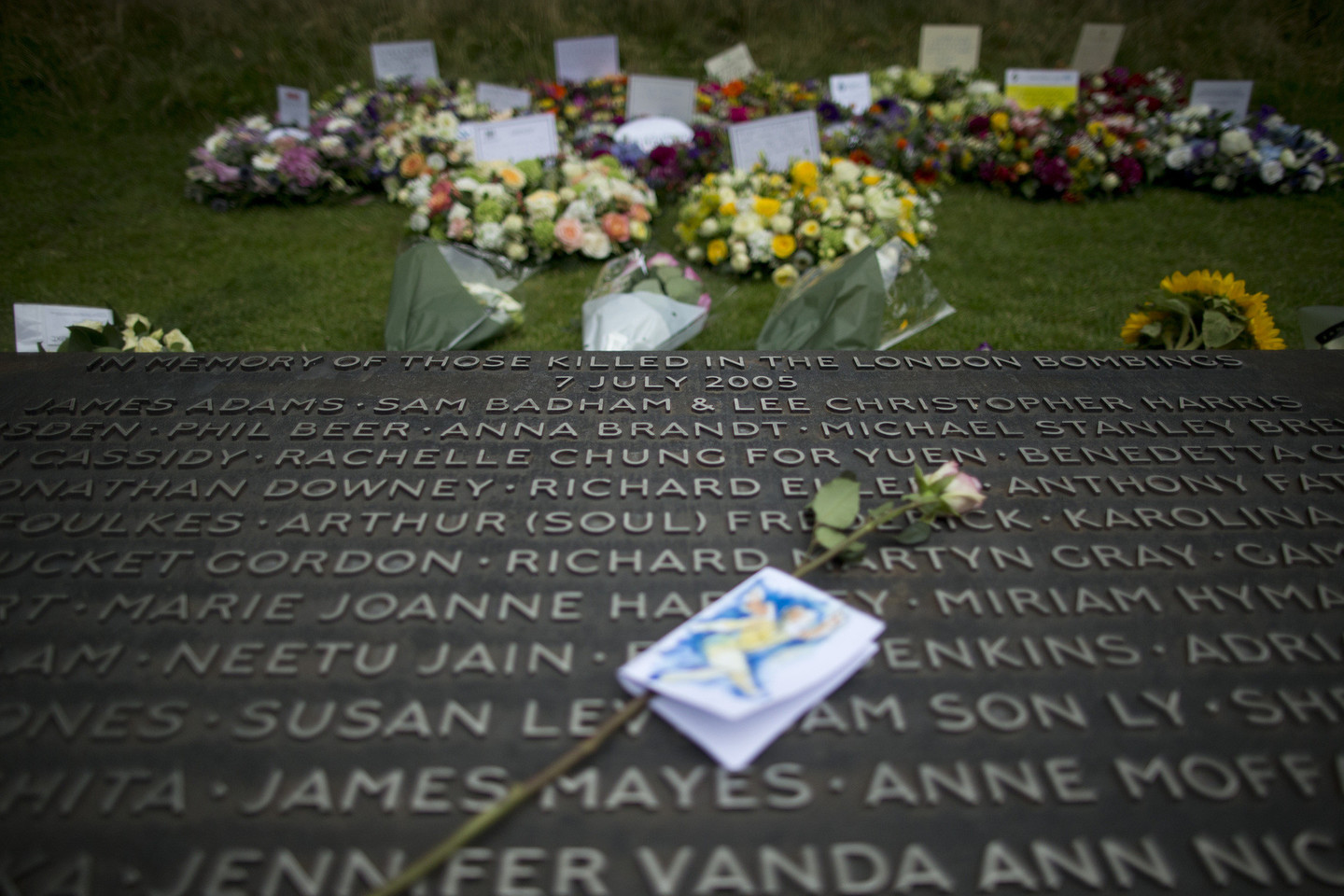 Britai paminėjo Londono sprogdinimų metines.<br>AP nuotr.