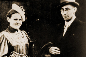 Salomėja Nėris: pavergtas protas, Stalino saulė, adoratoriai (2)