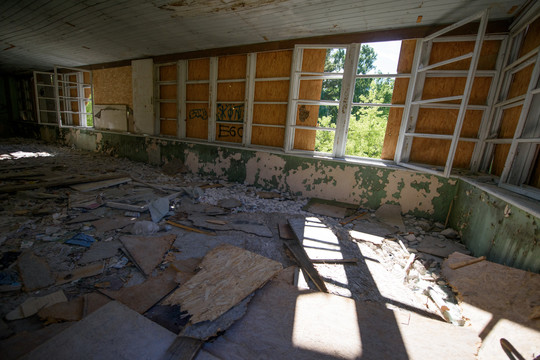 Prašmatni sovietinė valgykla Palangoje virto benamių irštva