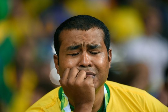 Brazilų reakcija į skaudžiausią istorijoje pralaimėjimą.<br>AFP/Scanpix nuotr.