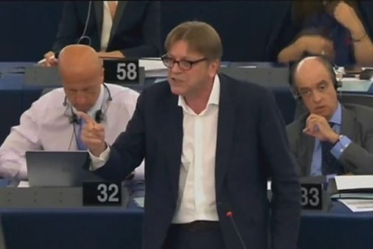 Įkandęs A. Tsiprui, belgų politikas sulaukė gausių aplodismentų