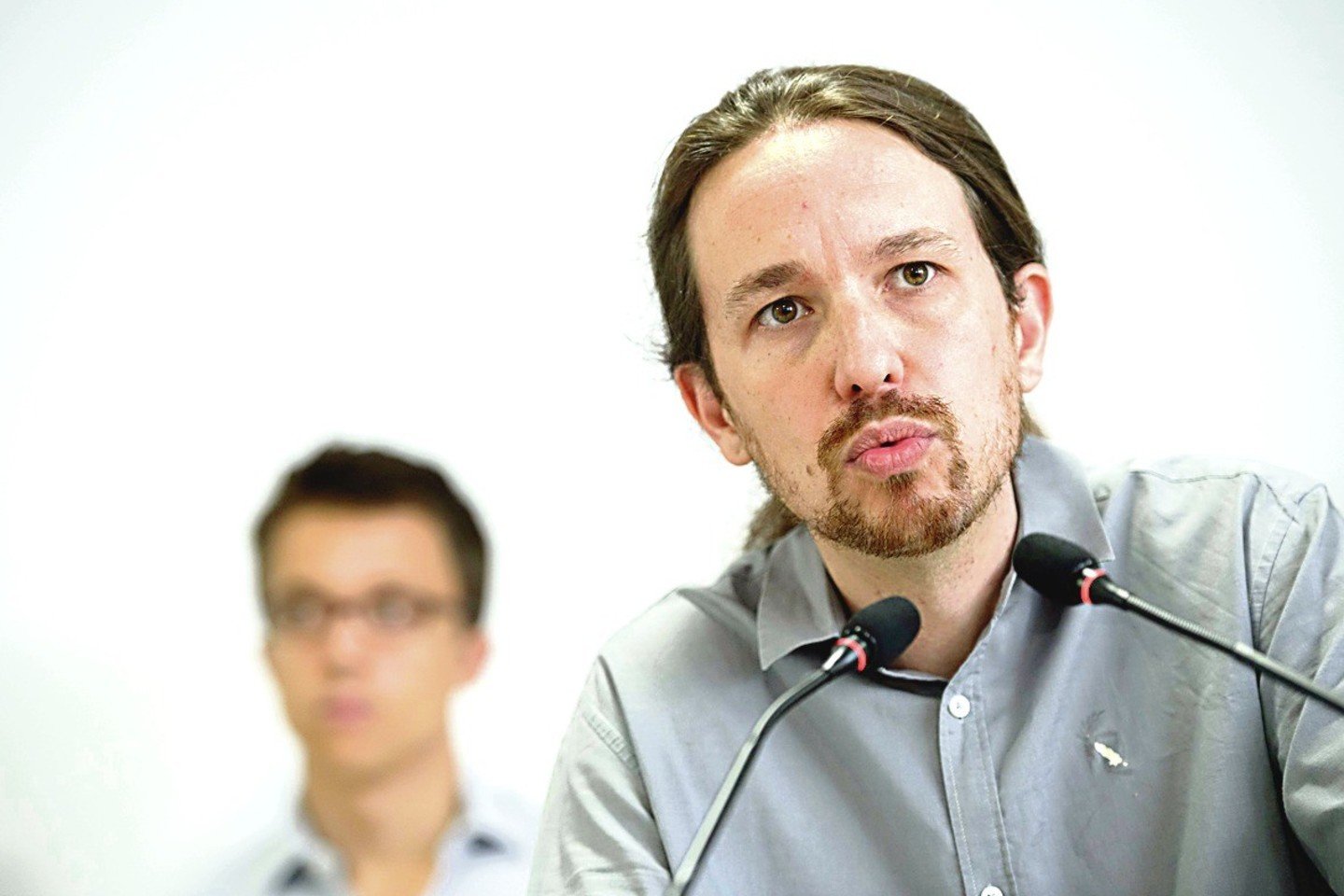 Partijos „Podemos“ lyderis P.Iglesiasas ieško būdų, kaip palaikyti graikus, bet neišgąsdinti ispanų.<br>AFP/„Scanpix“ nuotr.