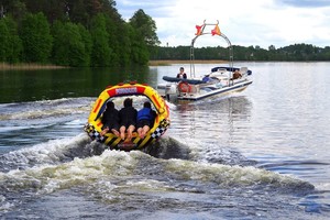 „Galapaguose“ – lenktynės vandenyje, medžiuose ir purve