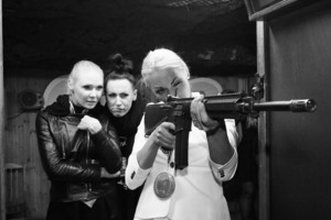 Garsios draugės būsimai nuotakai L.Mondeikaitei pažėrė išbandymų