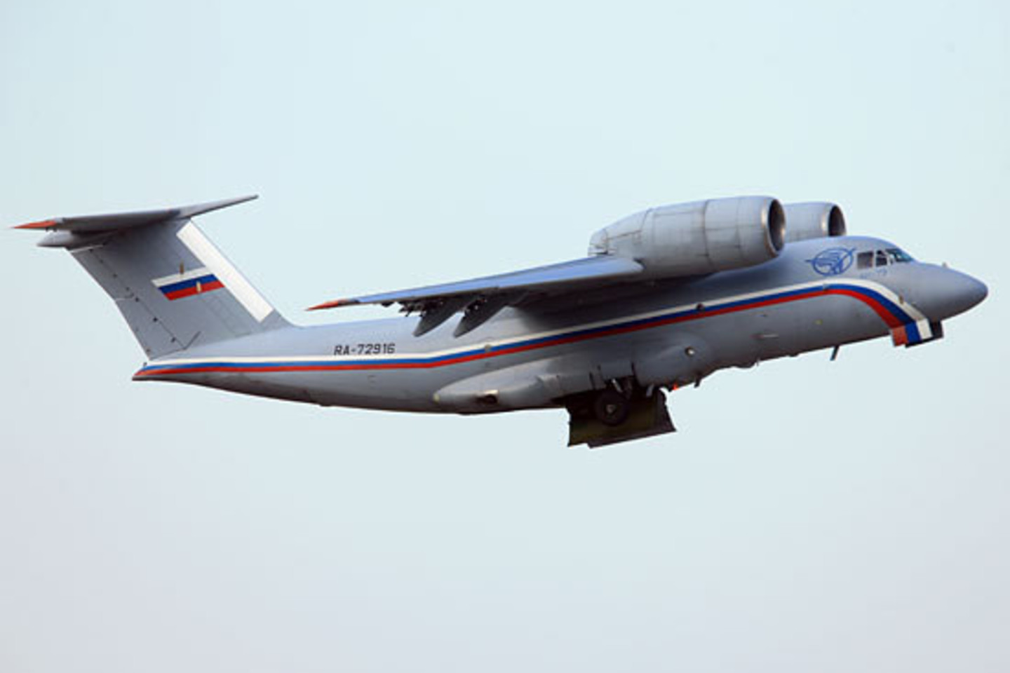 Estijos oro erdvę ketvirtadienį pažeidė štai toks Rusijos karinis transportinis lėktuvas An-72, kartais dar pravardžiuojamas „Čeburaška“.<br>mil.ru nuotr.
