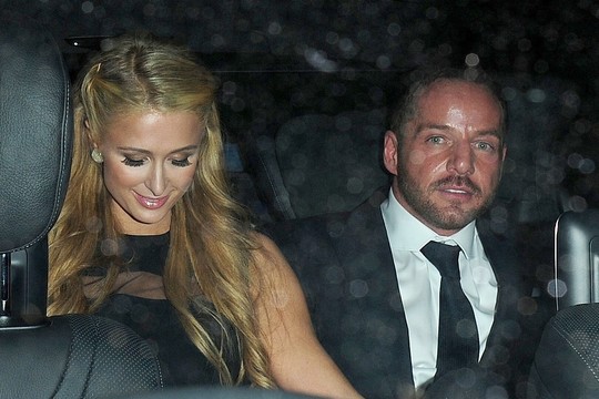 Paris Hilton įsisuko į milijonieriaus Thomo Grosso glėbį