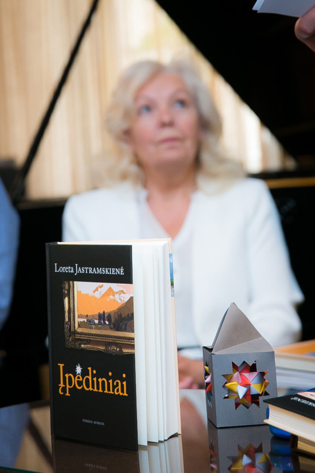 L.Jastramskienės novelių romanas „Įpėdiniai“ sutiktas M.K.Čiurlionio namuose.<br>O.Posaškovos nuotr.
