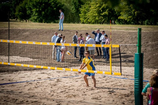 Kauniečiai paplūdimio tinklinį gali žaisti Nemuno saloje.<br>Organizatorių nuotr.