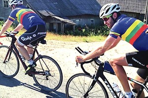 Dviračiais aplink Lietuvą rekordiškai greitai – per porą parų