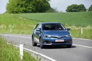 „Toyota Auris“ bandymas: du varikliai naujai gyvybei