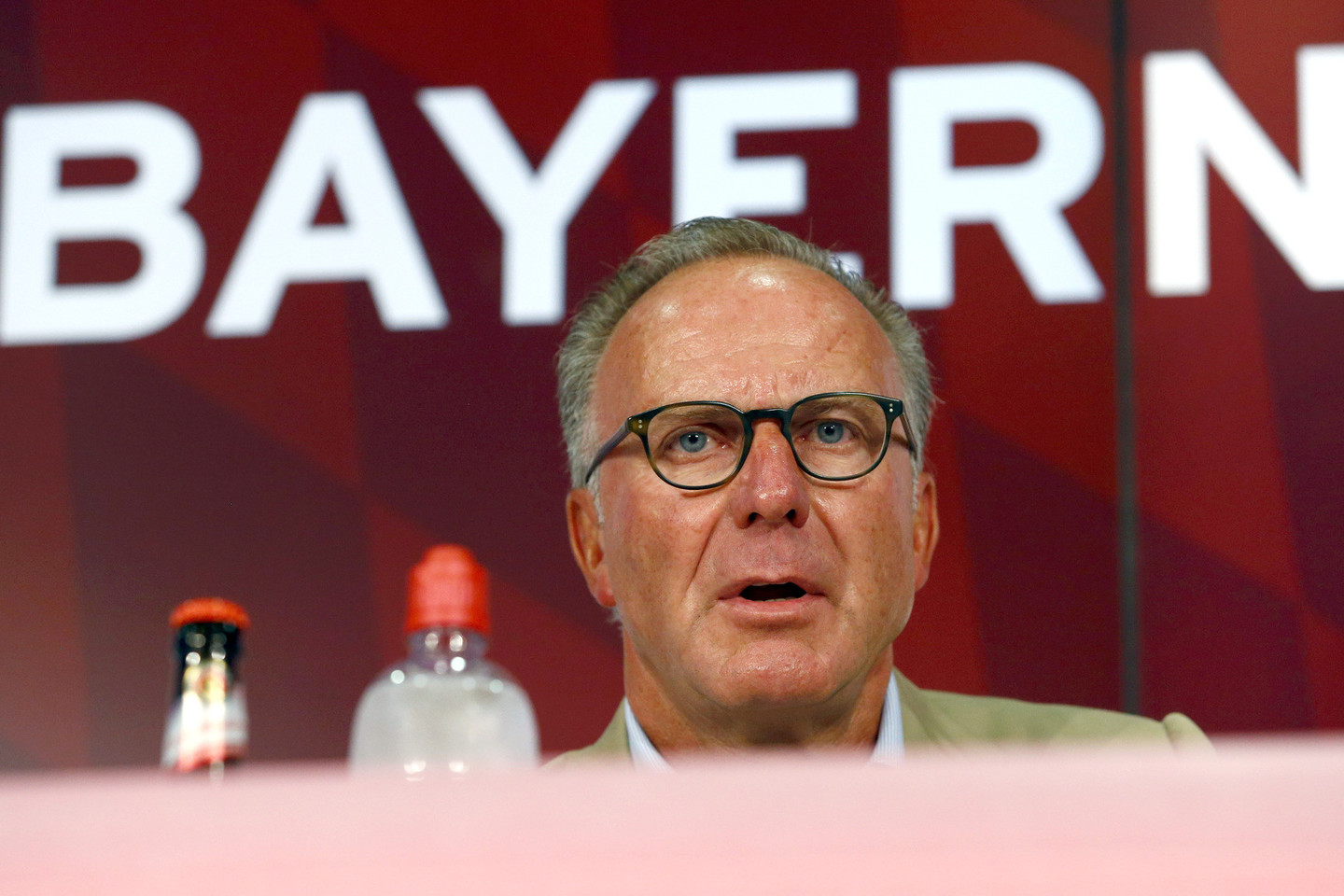 „Bayern“ klubo vadovas K.H.Rummenigge teigė, kad B.Schweisteigeris pats panoro palikti Vokietijos čempionus.<br>AP nuotr.