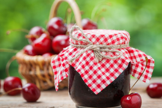 Slaptas ingredientas vyšnių uogienei suteikia prabangaus skonio