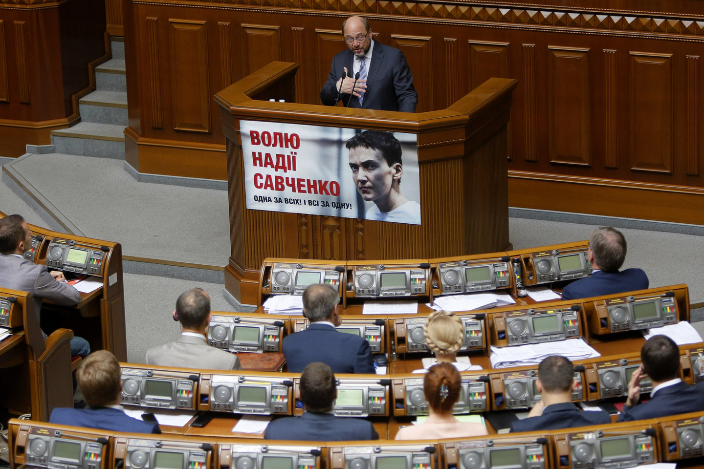 N. Savčenko likimas rūpi ne tik Kijevui, bet ir Europos politikams Briuselyje. Europos Parlamento vadovas Martinas Schulzas ragina paleisti N.Savčenko.