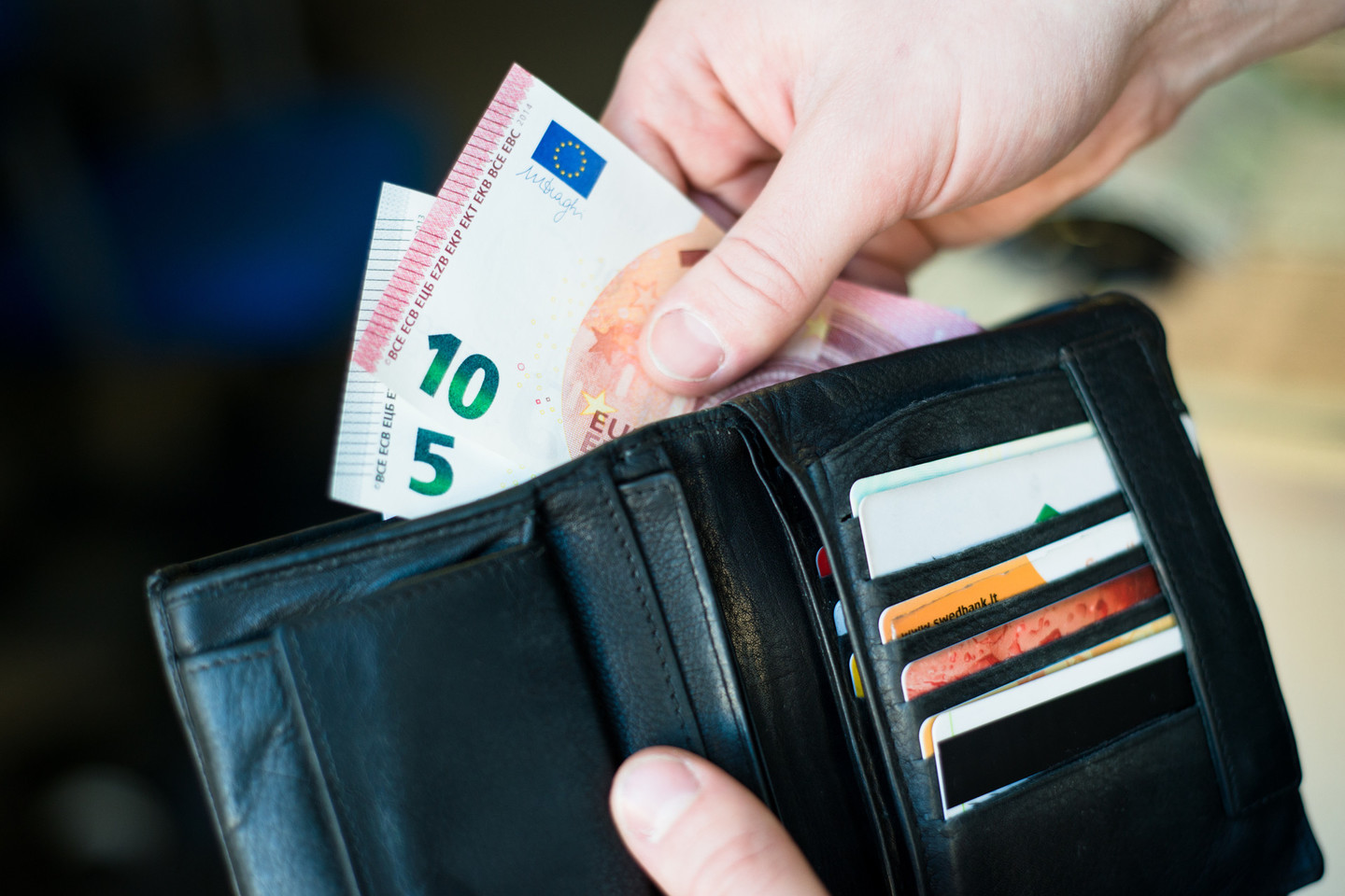 Sąžiningas tauragiškis grąžino savininkui piniginę su 1 tūkst. 315 eurų.