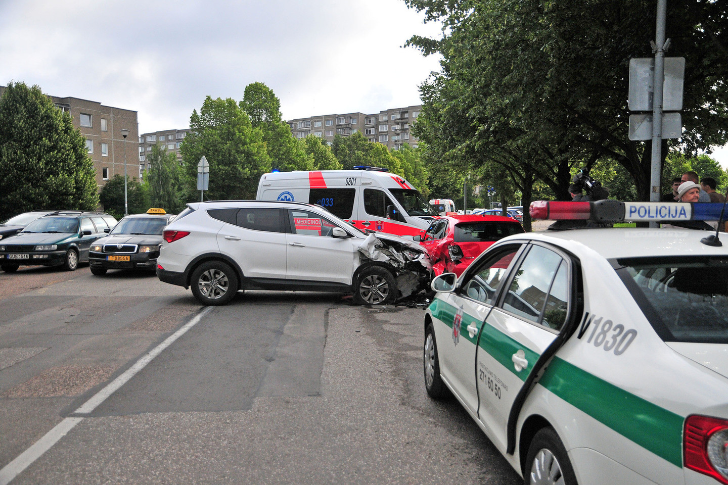 Per avariją Vilniuje apgadinti 5 automobiliai, avariją sukėlęs 40-metis vyras ir du jo vaikai atsidūrė ligoninėje.