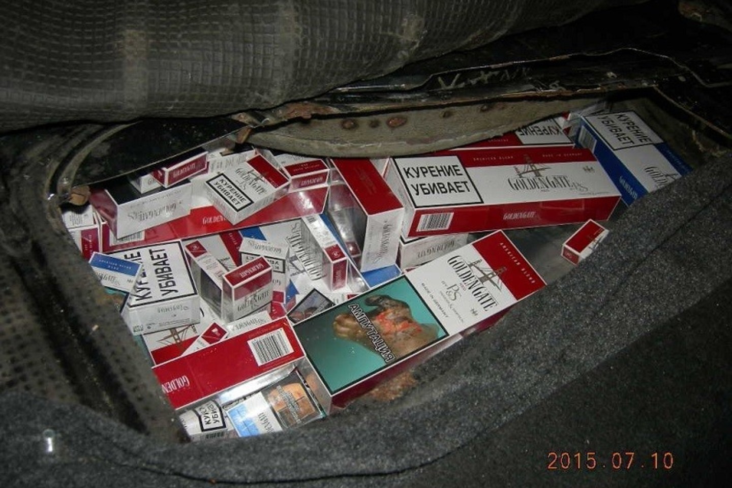 Kontrabandines cigaretes į Lietuvą rusas gabeno automobilio slėptuvėse.