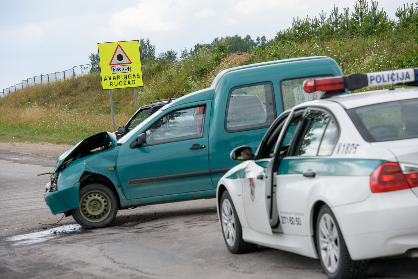 Vilniaus r. susidūrus trims automobiliams sužeisti du žmonės.