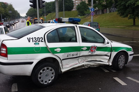 Per avariją Vilniuje nukentėjo policijos pareigūnė