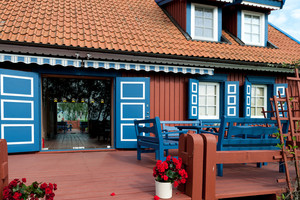 Klaipėdietės namai žvejų kaime stebina dydžiu ir spalvomis