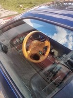 Skyrė baudą ir konfiskavo automobilio vairą su svastika