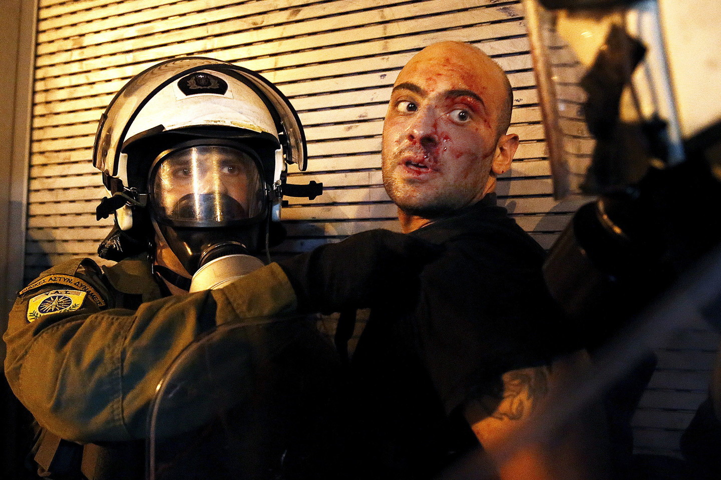 Atėnuose naktį nesiliovė protestai.<br>„Reuters“/“Scanpix“ nuotr.