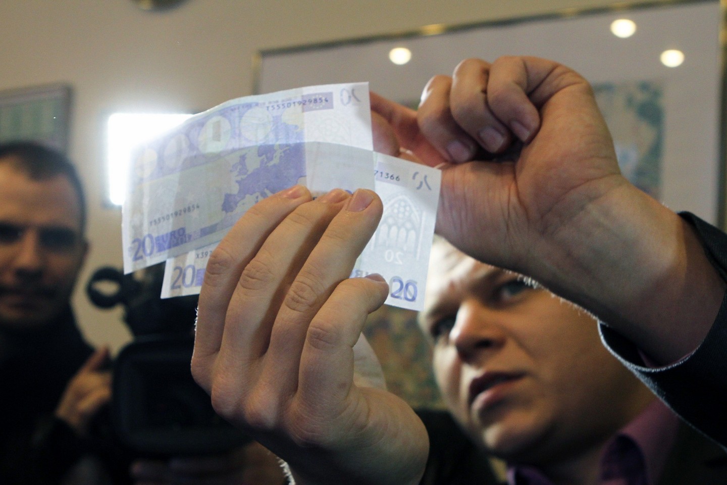 Ypač dažnai klastojami 20 ir 50 eurų banknotai.