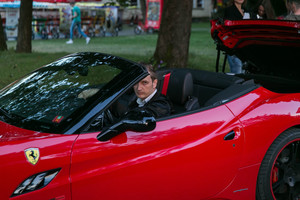 Ugnius Kiguolis Palangoje: su „Ferrari California“ ir merginomis