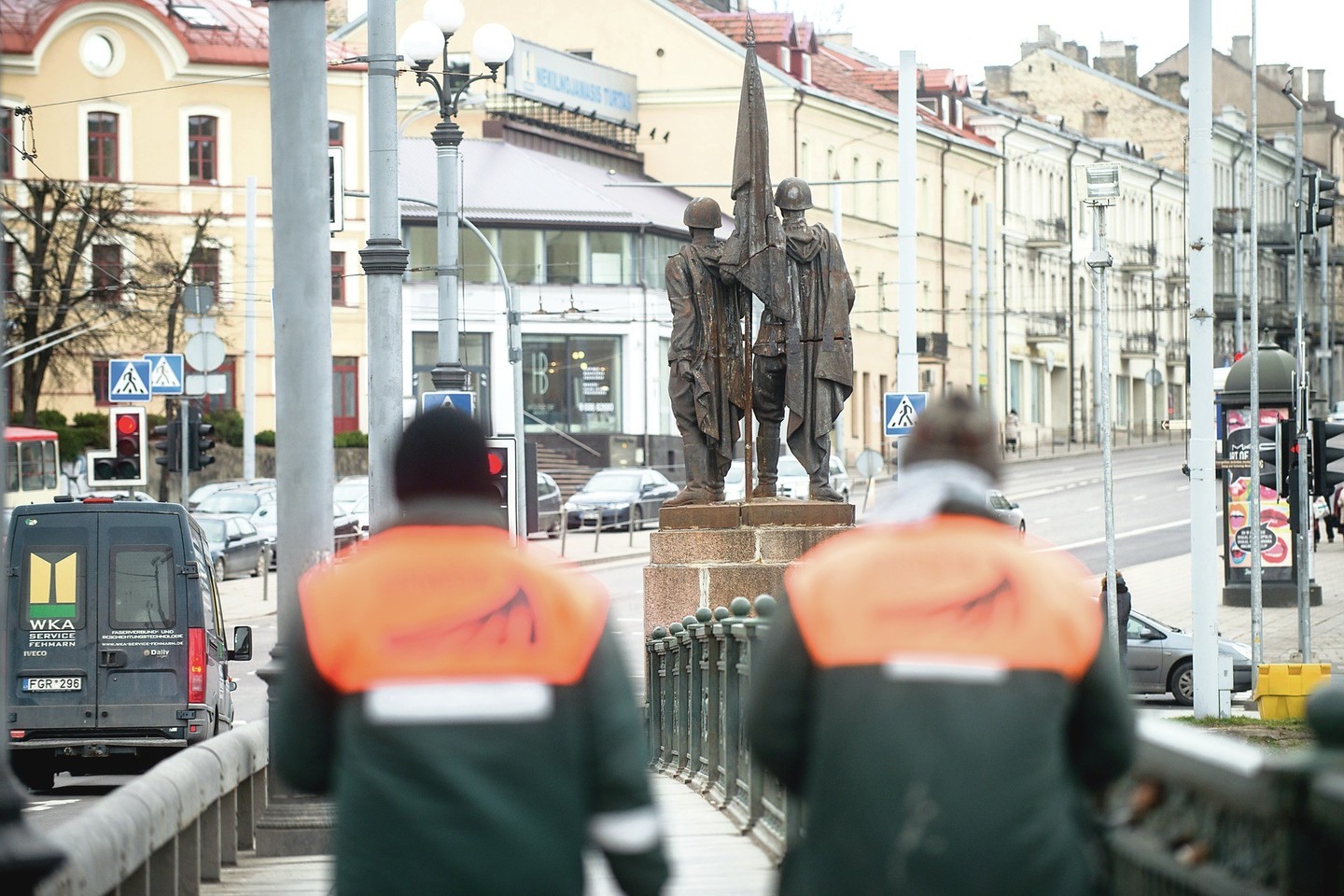 Vilniaus Žaliojo tilto skulptūras buvo bandoma aptvarkyti, bet dabar jų likimas, atrodo, jau galutinai nulemtas.