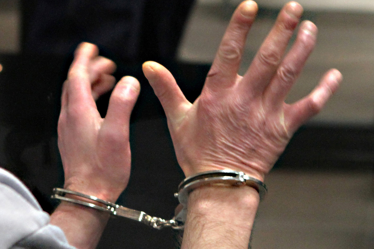 Agresyvų vyrą Kauno policininkai ramino dujomis ir antrankiais.