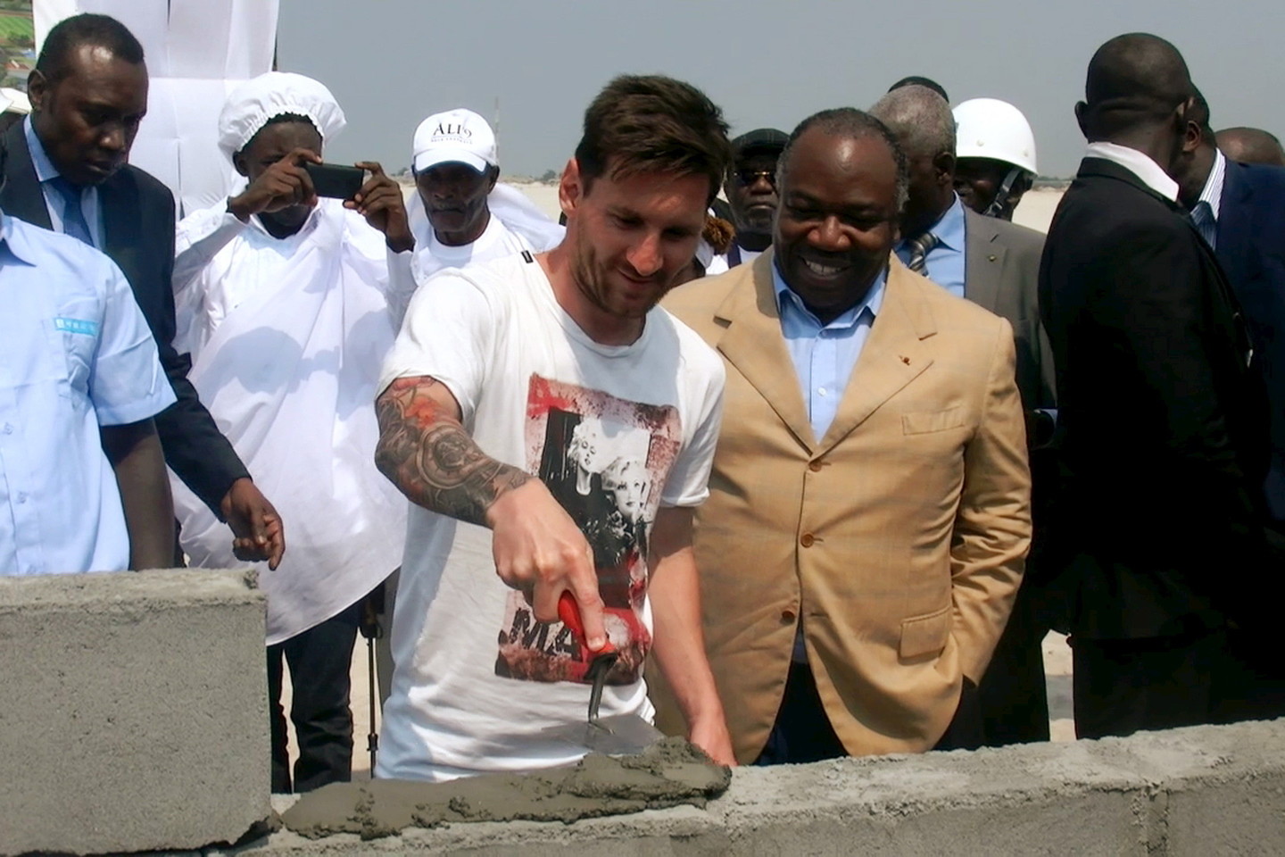 L.Messi griebėsi statybininko amato.<br>AFP/Scanpix nuotr.